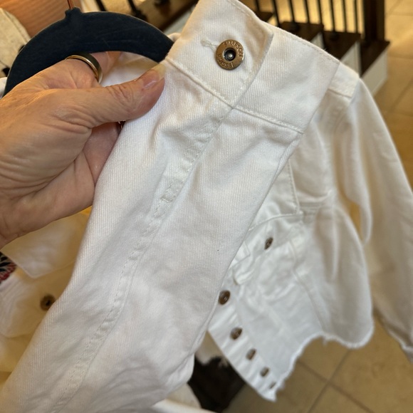Jessica Simpson Crop White Denim Jacket Embroidered Frayed Hem – Size 1X - Picture 9 of 12